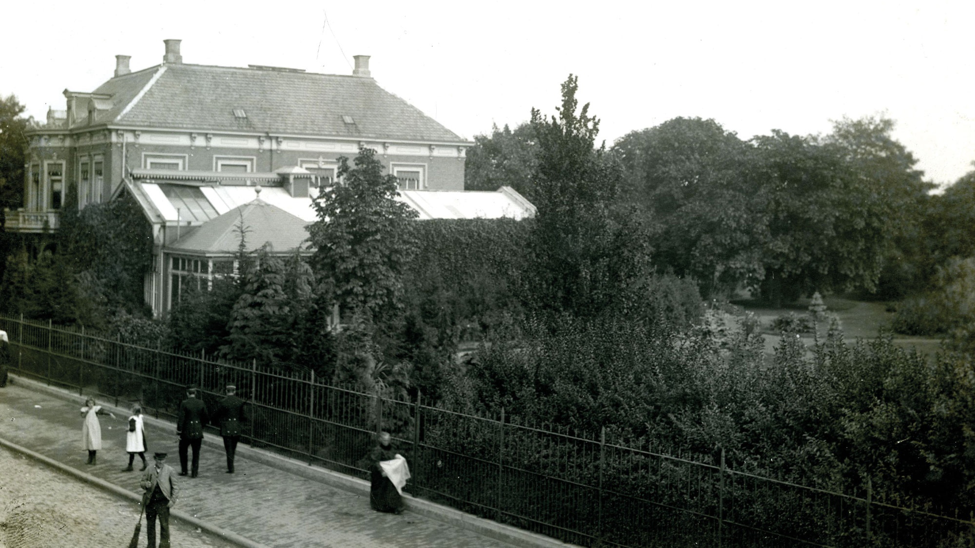 Villa Josina met tuin, 1910