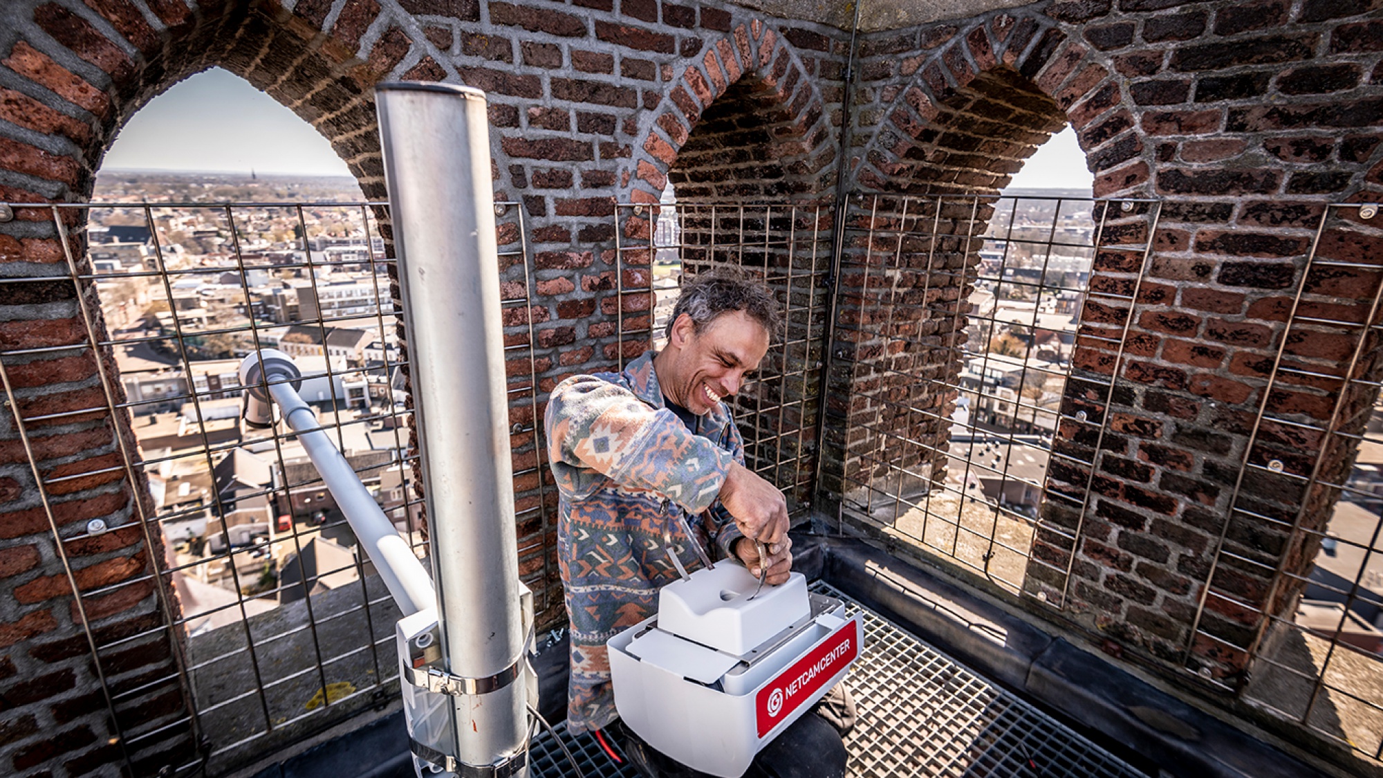 Plaatsen van de webcam op de kerktoren