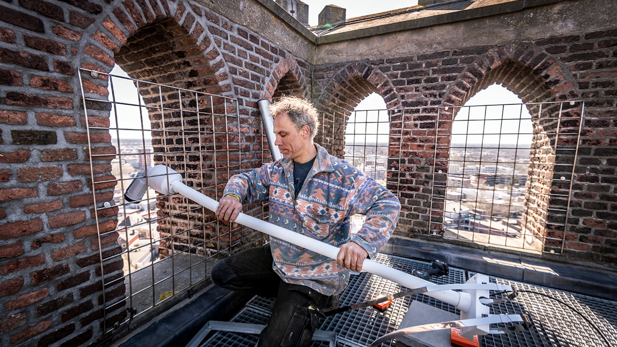 Plaatsen van de webcam op de kerktoren