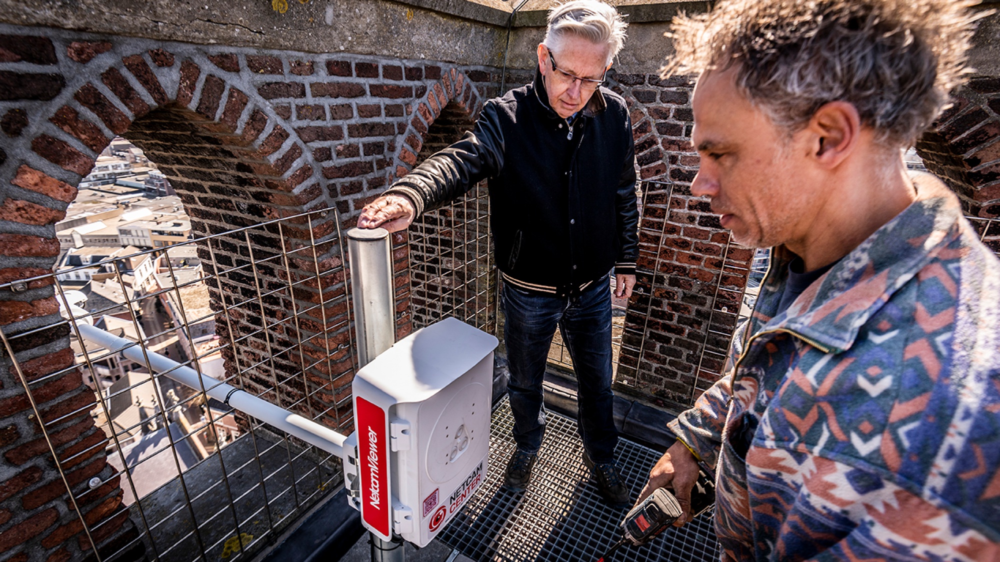 Plaatsen van de webcam op de kerktoren