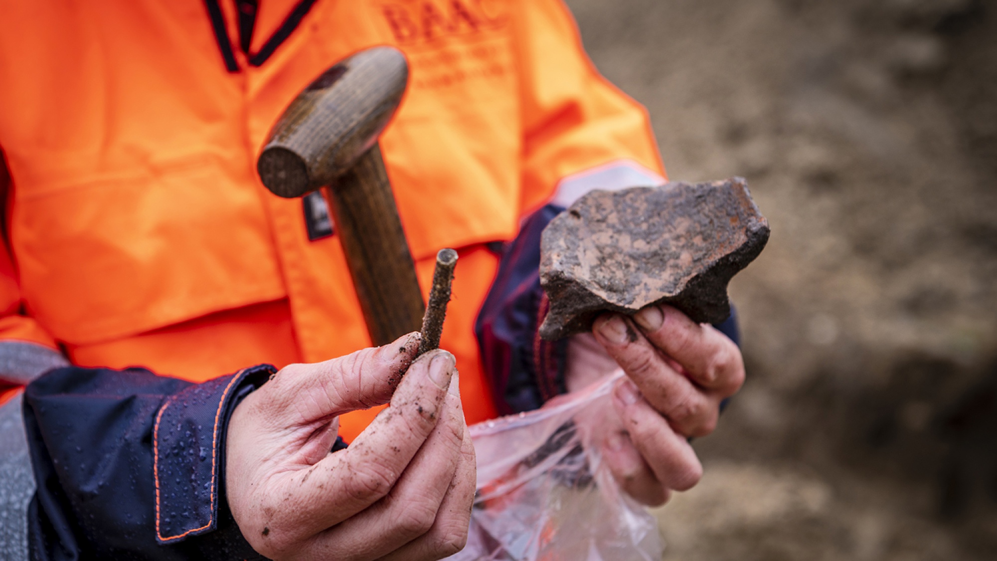 Stukken die gevonden zijn tijdens het archeologisch onderzoek. 