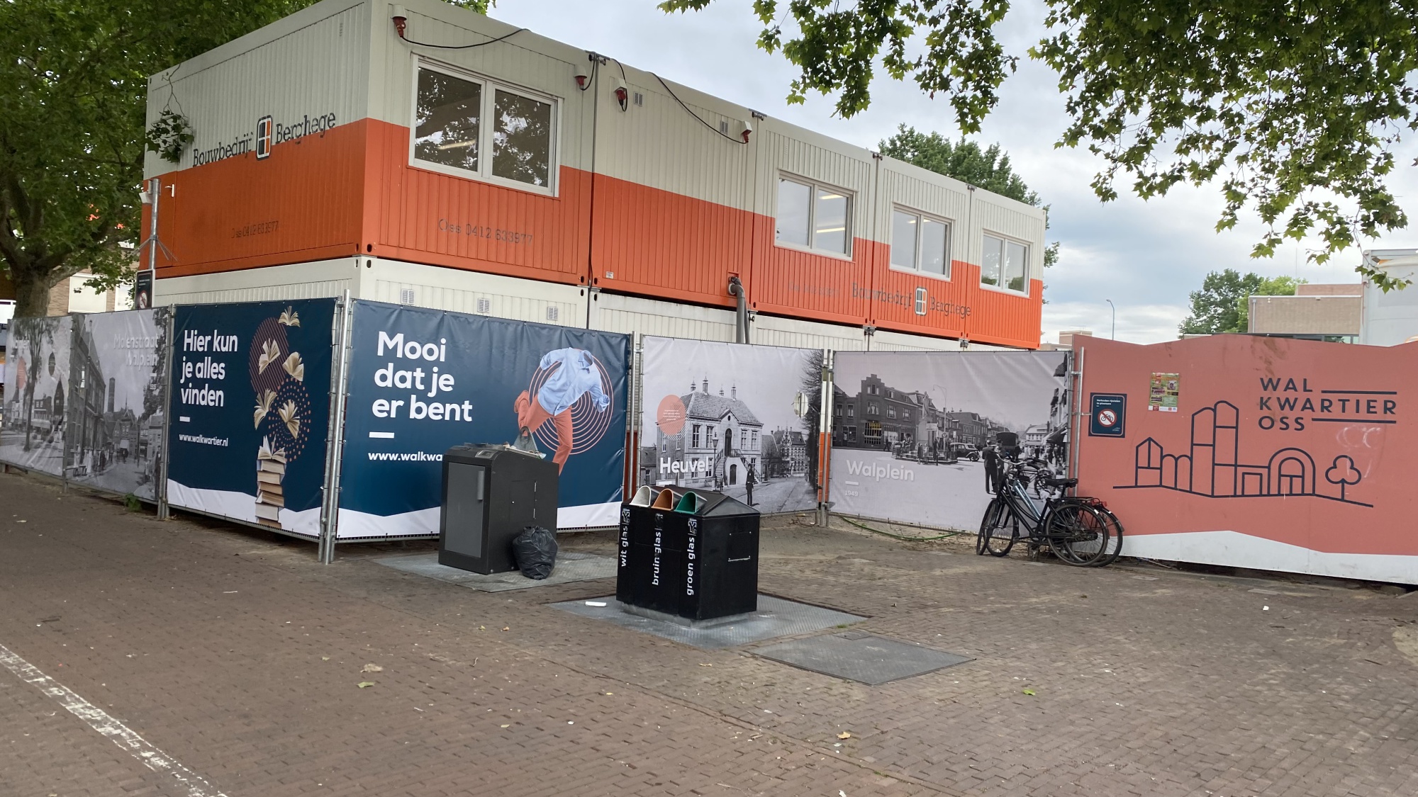 Nieuwe bouwhekdoeken rondom de werkplaats