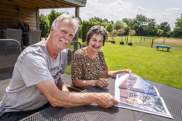 Hans en Annemarie van Nuland, de eerste eigenaren van een appartement in de woontoren