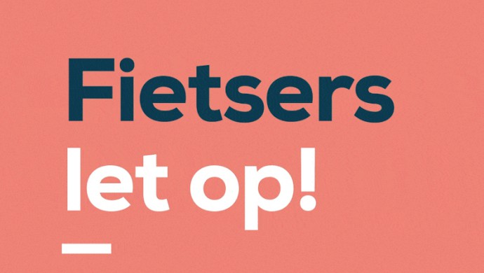 Een tekstuele waarschuwing voor fietsers  over het eenrichtingsverkeer